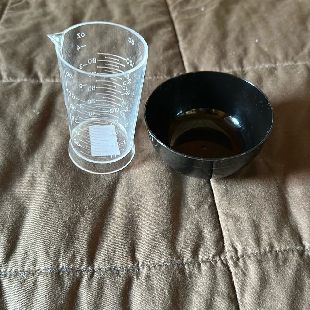 Sally Beauty Hair Color & Highlighting Plastic Measuring Beaker & Mixing Bowl
